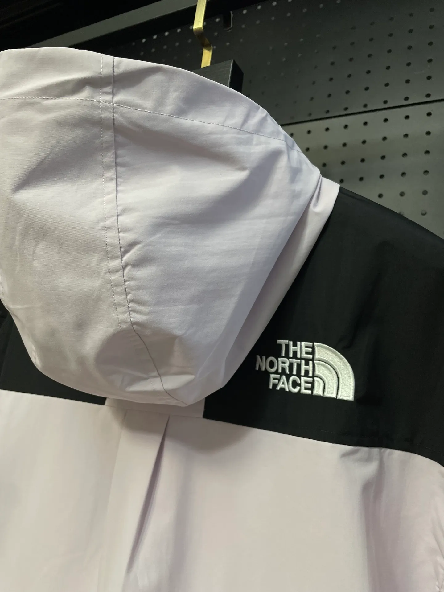 Purple The North Face 〖 〗 1. ： DRYVENT Breathable ， ， 。 2. ： 、 Breathable Wear-Resistant 。 3. ： 4.Size： ， ！ ~ Size：S-L